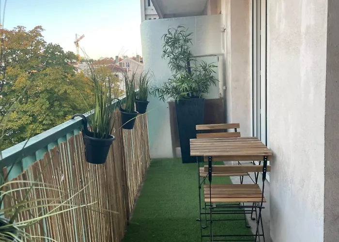 Le Ptit Lyonnais, Prox Tram T3, Terrasse, Moderne